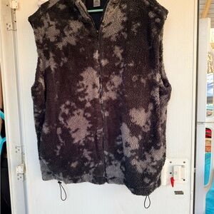 Mono B Plush Sherpa Vest in Black and Grey